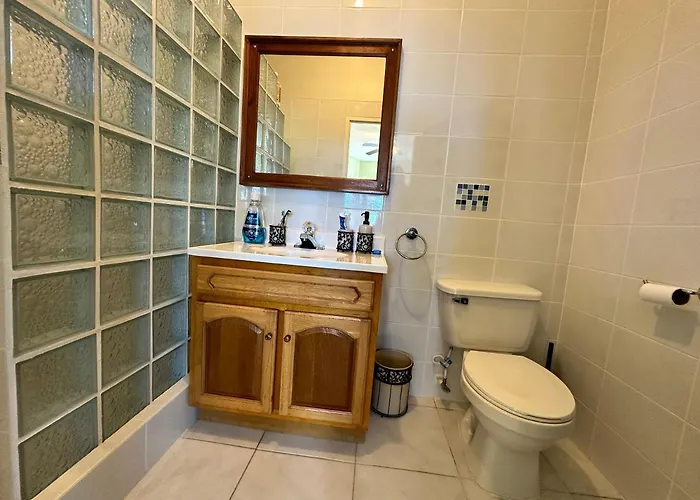 A Luxurious 4-bedroom Private With Games Room, Theatre & Modern Art Villa *