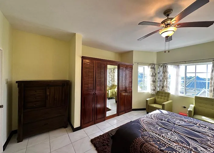 A Luxurious 4-bedroom Private With Games Room, Theatre & Modern Art * Montego Bay