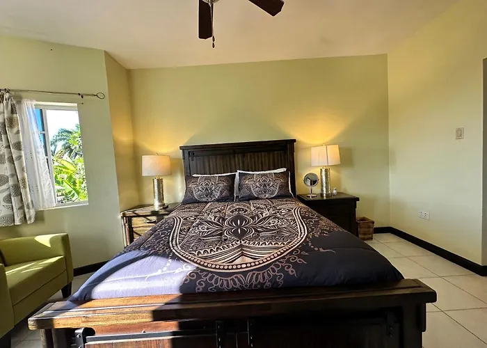 Villa A Luxurious 4-bedroom Private With Games Room, Theatre & Modern Art