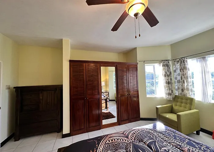 A Luxurious 4-bedroom Private With Games Room, Theatre & Modern Art