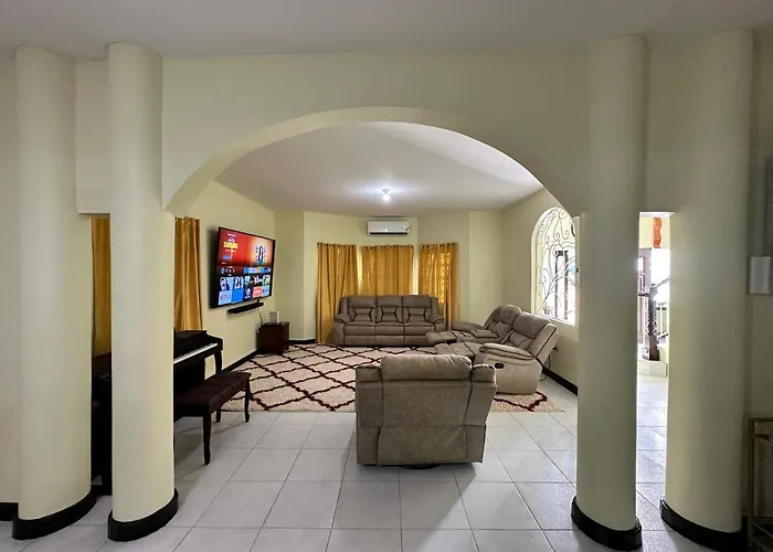 A Luxurious 4-bedroom Private With Games Room, Theatre & Modern Art