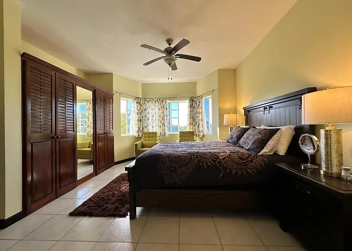 A Luxurious 4-bedroom Private With Games Room, Theatre & Modern Art *
