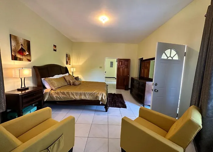A Luxurious 4-bedroom Private With Games Room, Theatre & Modern Art