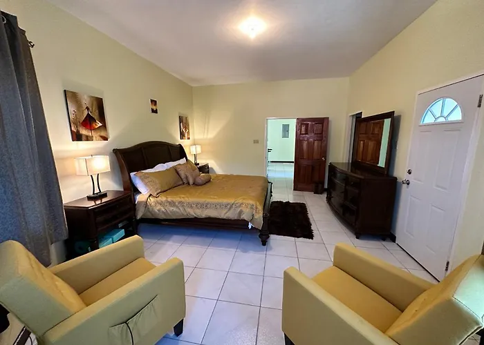 Villa A Luxurious 4-bedroom Private With Games Room, Theatre & Modern Art
