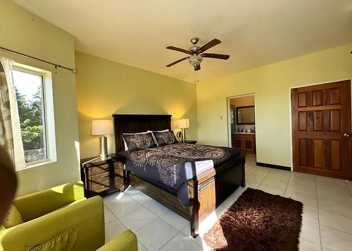 Villa A Luxurious 4-bedroom Private With Games Room, Theatre & Modern Art *