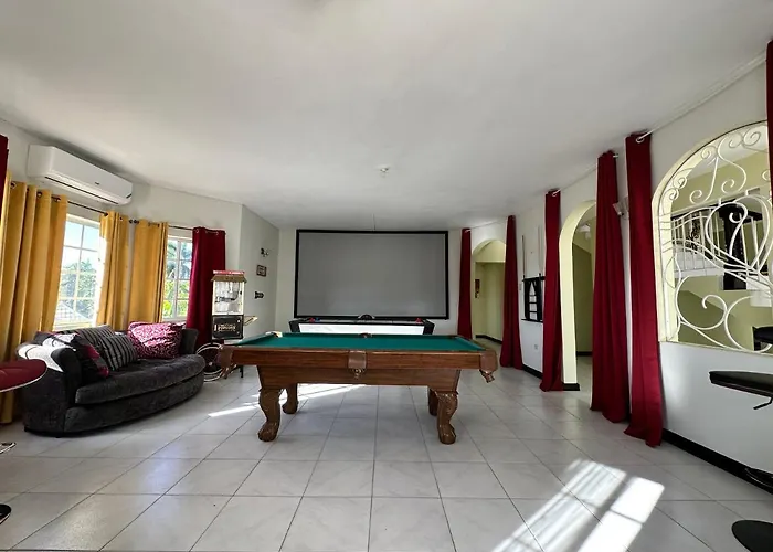 A Luxurious 4-bedroom Private With Games Room, Theatre & Modern Art Villa