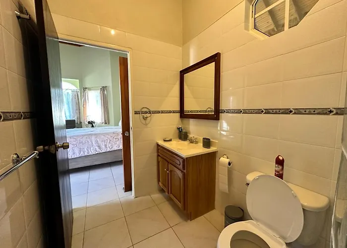 Villa A Luxurious 4-bedroom Private With Games Room, Theatre & Modern Art