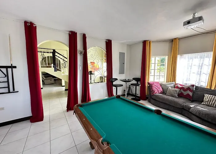 A Luxurious 4-bedroom Private With Games Room, Theatre & Modern Art
