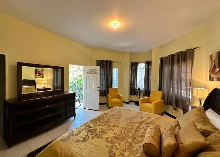 A Luxurious 4-bedroom Private With Games Room, Theatre & Modern Art *