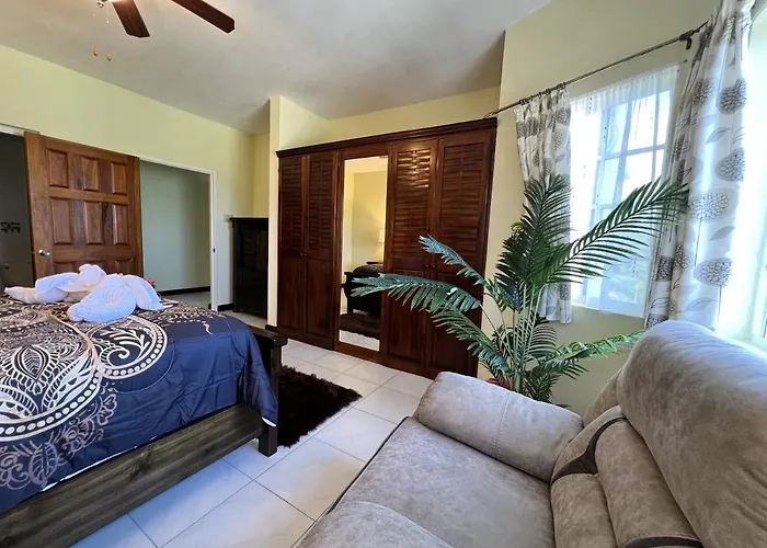 A Luxurious 4-bedroom Private With Games Room, Theatre & Modern Art Villa Montego Bay