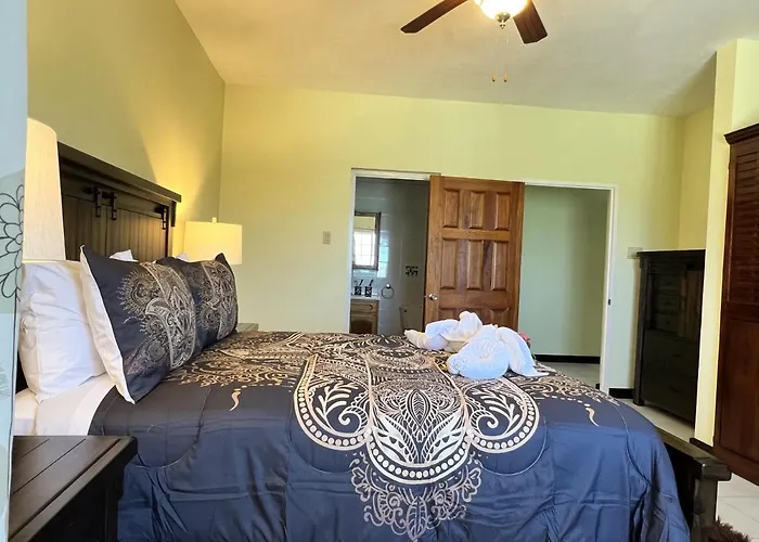 A Luxurious 4-bedroom Private With Games Room, Theatre & Modern Art Villa *