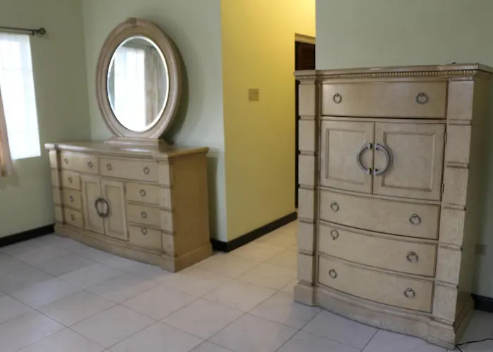 A Luxurious 4-bedroom Private With Games Room, Theatre & Modern Art Villa Montego Bay