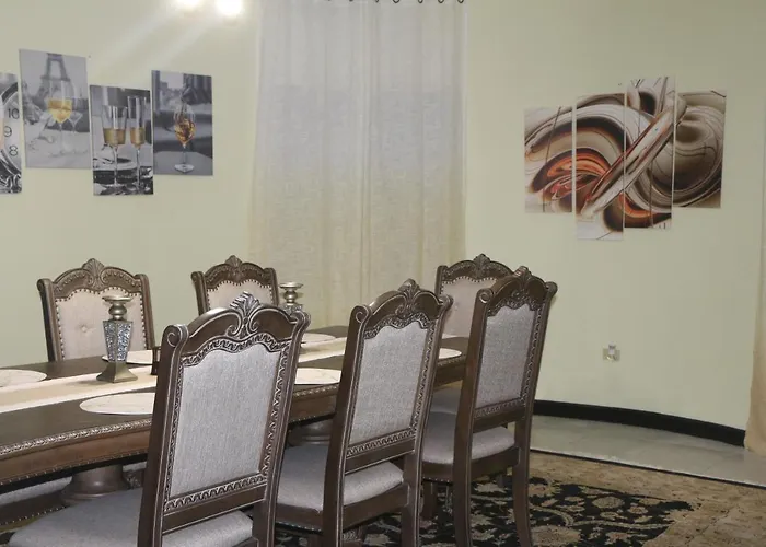 A Luxurious 4-bedroom Private With Games Room, Theatre & Modern Art *