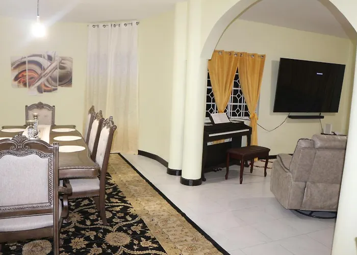A Luxurious 4-bedroom Private With Games Room, Theatre & Modern Art Villa Montego Bay