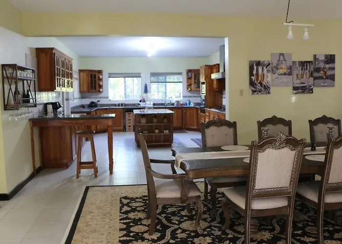 A Luxurious 4-bedroom Private With Games Room, Theatre & Modern Art Villa *