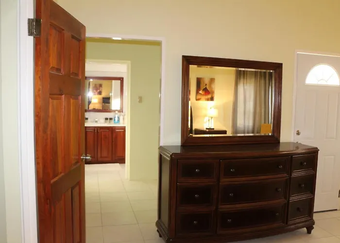 A Luxurious 4-bedroom Private With Games Room, Theatre & Modern Art