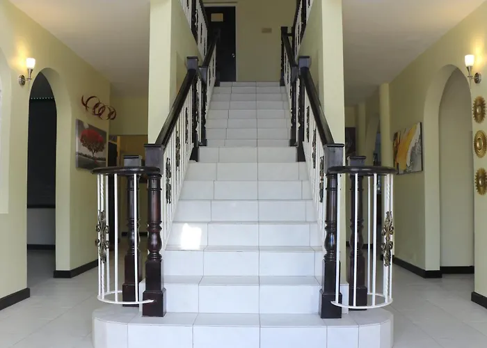 A Luxurious 4-bedroom Private With Games Room, Theatre & Modern Art * Montego Bay