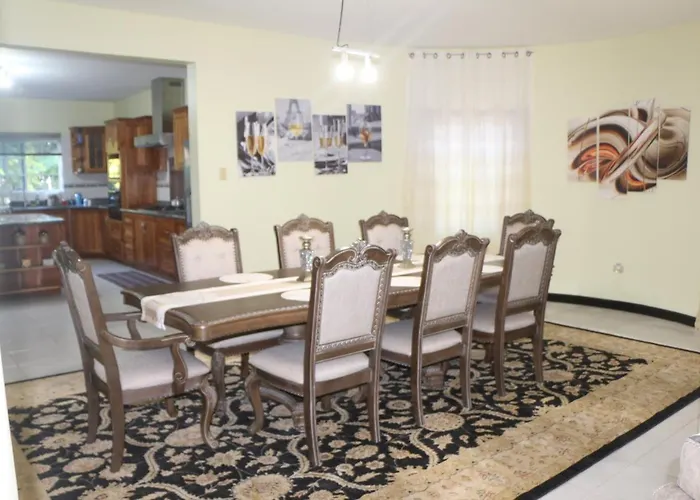 A Luxurious 4-bedroom Private With Games Room, Theatre & Modern Art * Montego Bay
