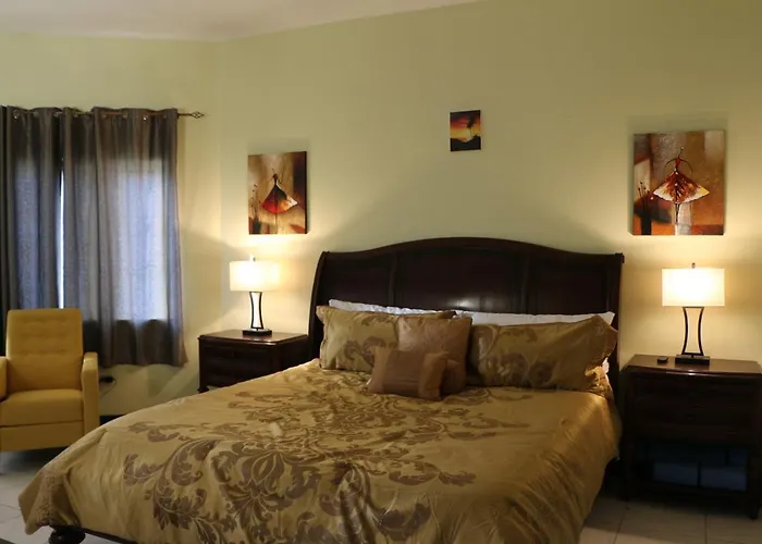 Villa A Luxurious 4-bedroom Private With Games Room, Theatre & Modern Art