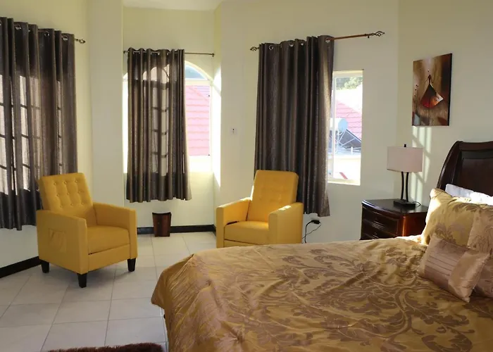 A Luxurious 4-bedroom Private With Games Room, Theatre & Modern Art * Montego Bay
