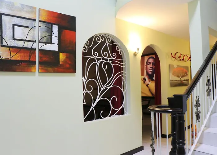 Villa A Luxurious 4-bedroom Private With Games Room, Theatre & Modern Art