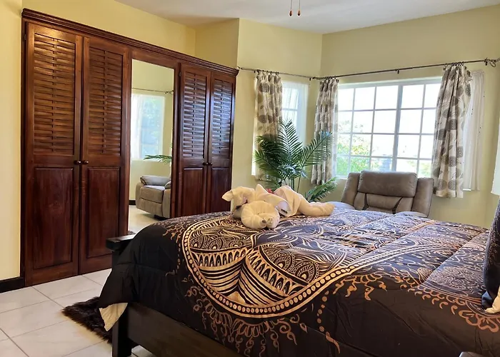 A Luxurious 4-bedroom Private With Games Room, Theatre & Modern Art Villa *